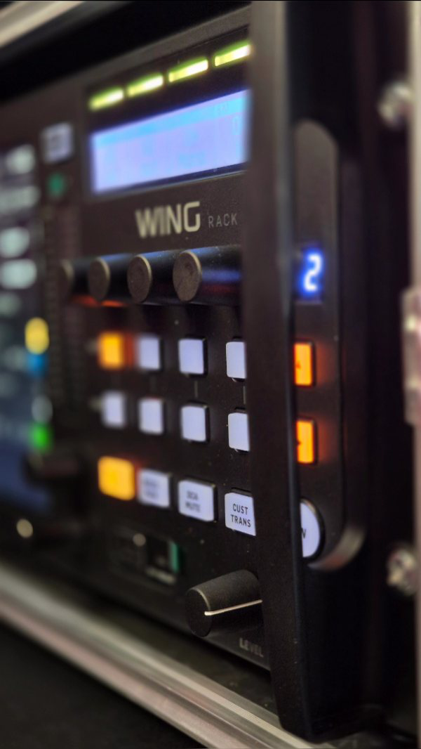 Digitale Mischpulte mieten bei POWERRENT ® für Dein Gig oder Dein Konzert z.B. WING Rack, Digital Mixer in 19 Zoll Format mit überragender Ausstattung : 48 Input Kanäle, davon 24 Midas On Board Mikrofonvorverstärker, 28 Ausgangsbusse, Dual SD Recorder für Max.64 Spuren auch für Virtual Soundcheck, 16 Stereo Effekt Engines, 3 Effekt/EQ Slots je Kanal, 3 AES50 Ports für 144 Kanäle,10,1 Zoll Touchscreen, schwenkbar, Remote über Tablet, Laptop oder Handy
#veranstaltungstechnik #behringerwing #gig #konzert #mieten