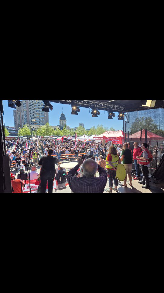 Bühne 1.Mai in Mannheim, super Wetter und klasse Programm diese Jahr zum ersten Mal am alten Messplatz ! Danke an @walkowiakmiriam  für die gute Zusammenarbeit!
#stage #bühne #Veranstaltungstechnik #meisterbetrieb #beschallung
