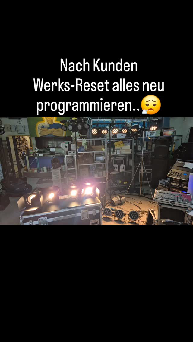 Nachdem der Kunde mit einem Werks-Reset seines Lichtmischpultes alle 20 Chaser gelöscht hatte, mussten wir sie für ihn  neu programmieren, zusätzlich haben wir noch einen Extra Aufkleber mit einem Hinweis darauf angebracht, sowie die laminierte Kurzanleitung ergänzt.
#beleuchtungstechnik #veranstaltungstechnik #Lichtanlagen #festinstallation #ledspotlight