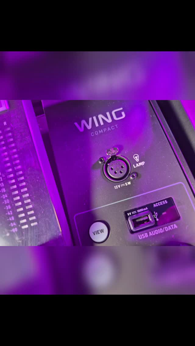 Behringer Wing Compact Digital Audio Mischpult mieten für Dein Event oder Gig.Das Volks-Mischpult Mark2 setzt neue Maßstäbe und lässt quasi keine Wünsche offen! Bei uns als Compact oder als Wing Rack mit standardmäßig eingebauter Wing Live Recording Card im Verleih.
#audiomixing #behringerwing #wingrack #veranstaltungstechnik #mieten