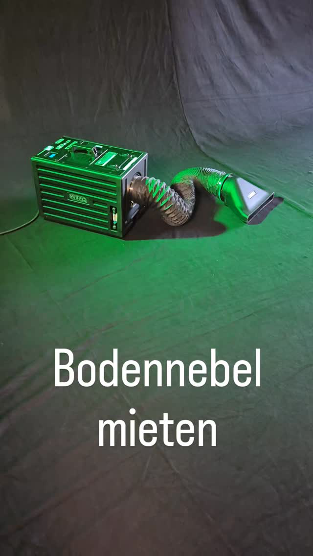 Bodennebel mieten für Euren Hochzeitstanz oder Deine Party oder Deine Aufführung, verschiedene Techniken sind bei uns verfügbar: Cooler, Eiswürfel oder wie hier zu sehen, mit destiliertem Wasser und Ultraschall  Vernebelung - eine Hammer Output! Deine Hochzeit wird Mega mit POWERRENT ®
#veranstaltungstechnik #lowfog #mieten #Hochzeit #briteq