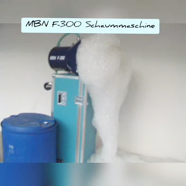 MBN F300 Mega Schaummaschine mieten für Deine Sommer Party.Im Lieferumfang ist die Pumpe, Schaumgenerator, die Schläuche, und ein oder zwei 200 Liter Kunststoff-Fässer zum Anmischen des Schaumfluids. Zusätzlich  obligatorisch wird noch das MBN Schaumkonzentrat benötigt.
#veranstaltungstechnik #schaumparty #mieten #sommerfest #fussballwm